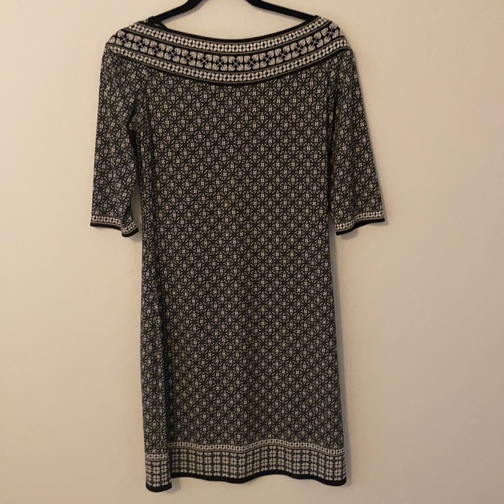 Max studio. Size Medium. Black and white